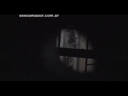 ❤️ Blondie dirakam video secara rahsia oleh intip kawasan kejiranan yang tersembunyi di sebalik batu bata kosong Lucah pada kami ms.sexafinkarasskaz.ru